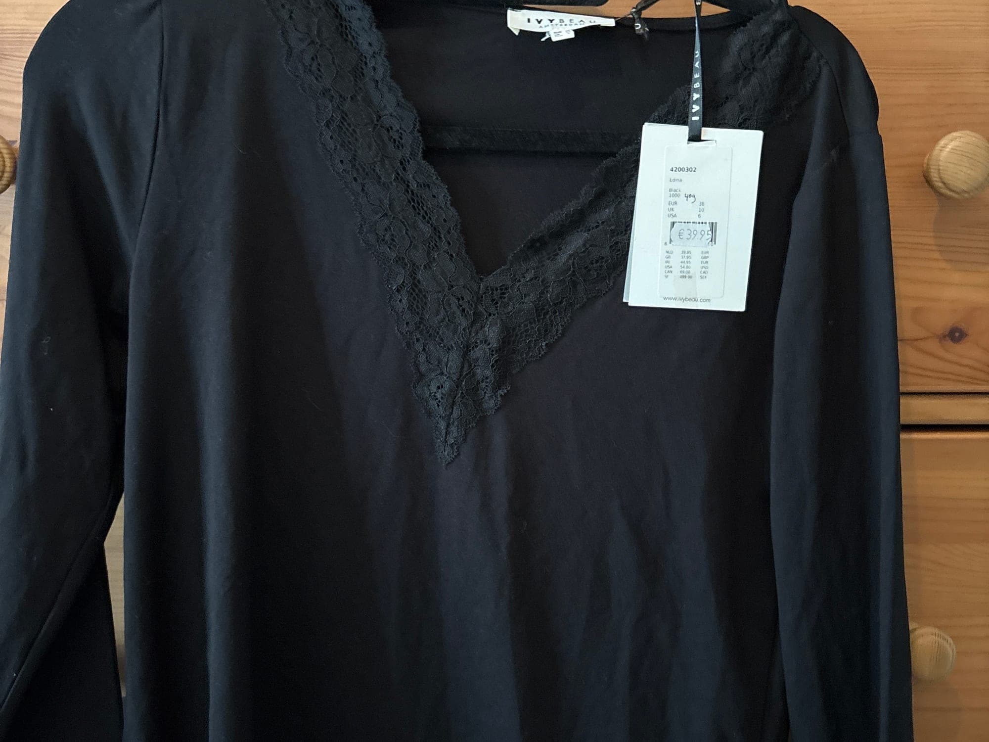 IvyBeau Edina blouse zwart met lace detail