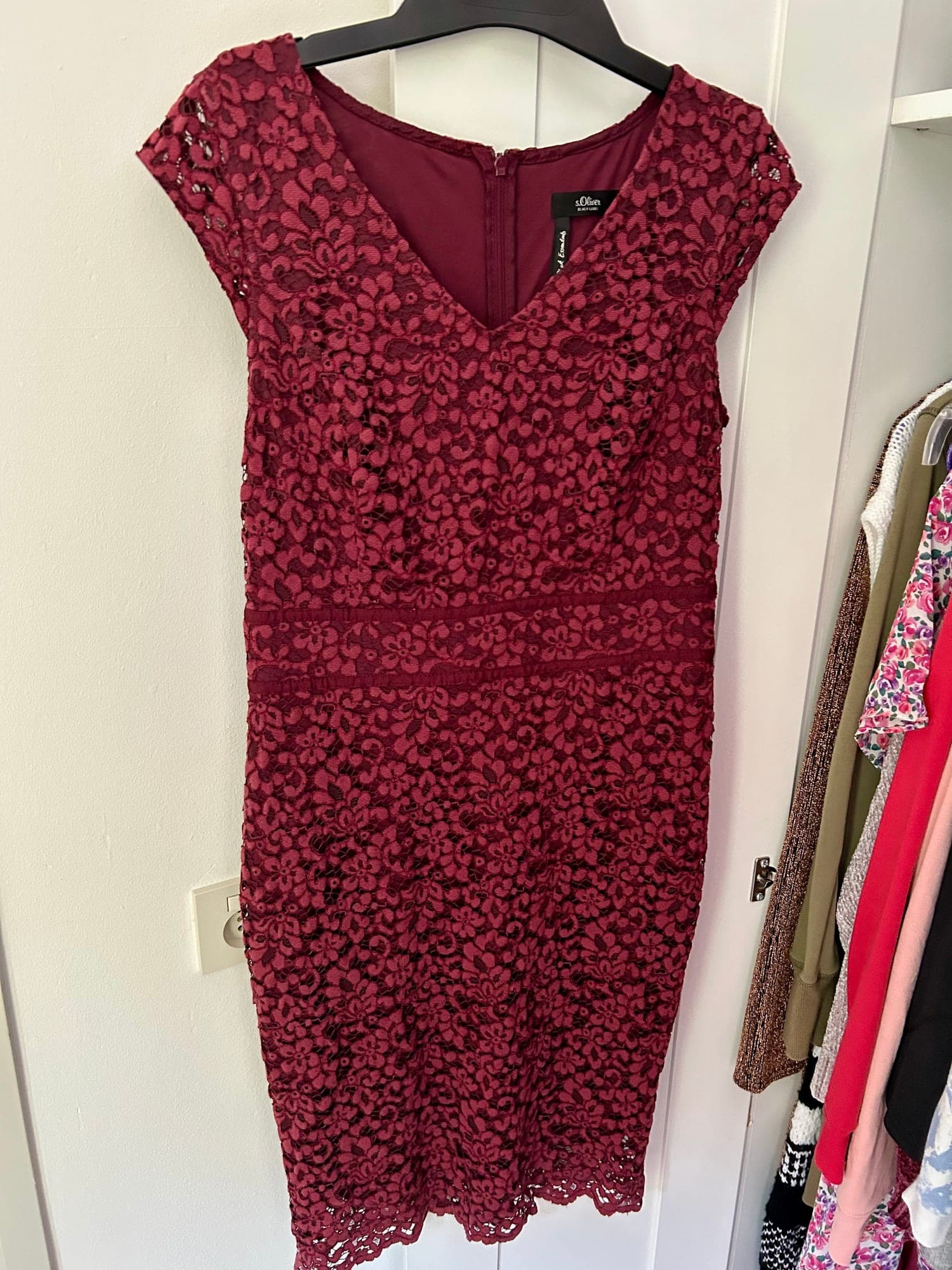 s.Oliver BLACK LABEL jurk in bordeaux rood kant