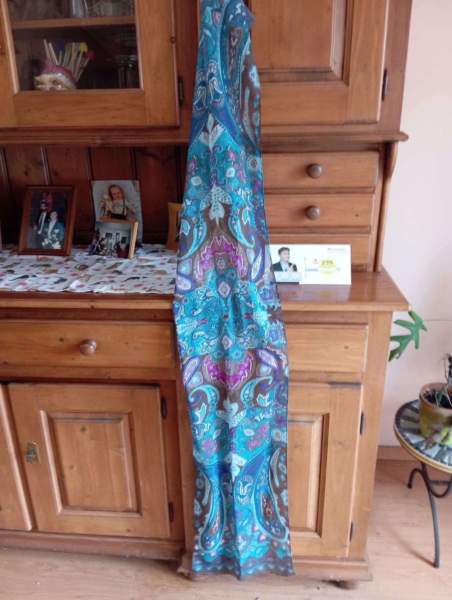 Blauwe sjaal met paisley en ornamentprint